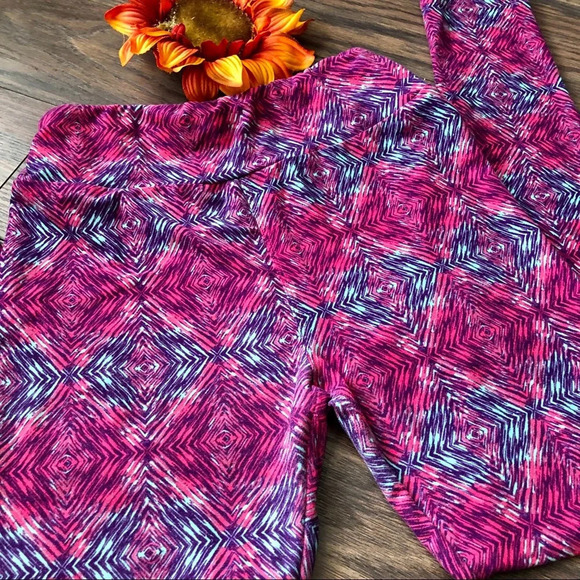 🦋B2G1🦋LuLaRoe Diamond Aztec Print Leggings OS - Picture 5 of 7